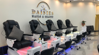 kurse fur falsche nagel mannheim Daisies Nails & Beauty | Nagelstudio in Mannheim